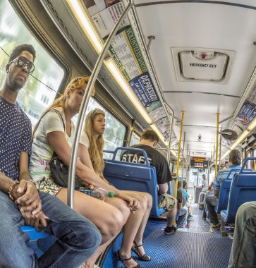 insanlar şehir merkezi metro otobüs Miami, ABD