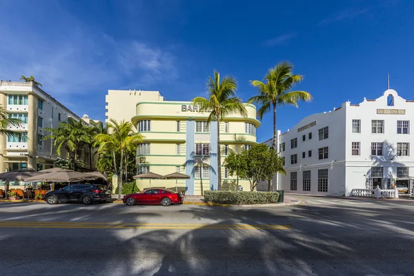 Visa på ocean drive till hotell i barbizon — Stockfoto