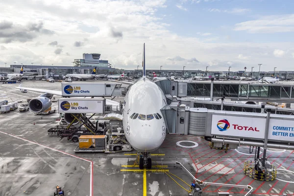 Lh440 till houston är klar för ombordstigning — Stockfoto