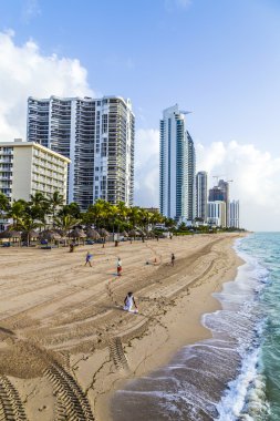 jade beach ve yeşim okyanus condominiums insanlar