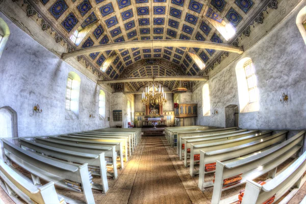 Beroemde kleine dorpskerk in benz — Stockfoto