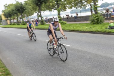 Köln triatlon bir atlet döngüleri
