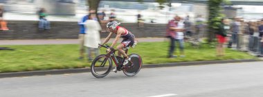Köln triatlon bir atlet döngüleri