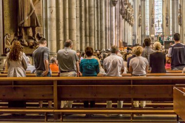 Orta nefin Köln Katedrali, Almanya düzenlenen hizmet 