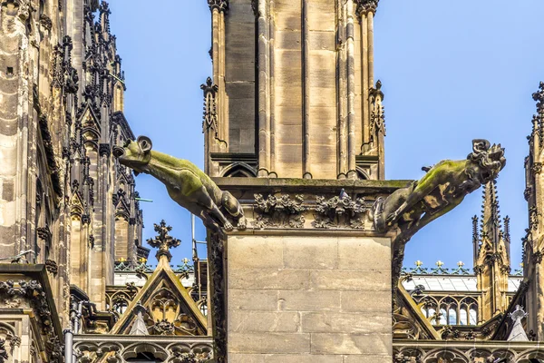 Fea escultura gárgola en la cúpula — Foto de Stock