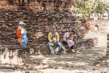 işçi relax ayutthaya, Tayland tapınak alanında