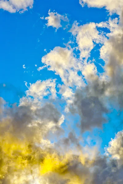 Abstrato céu colorido e nuvens — Fotografia de Stock