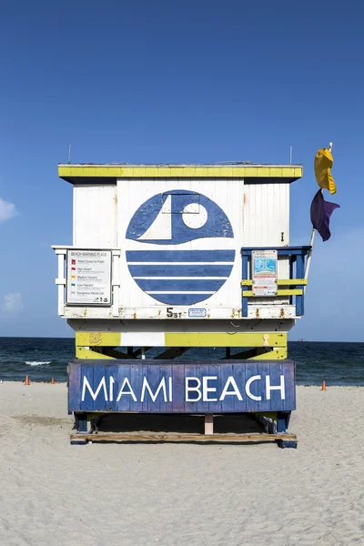 Miami beach znak na chacie ratownik — Zdjęcie stockowe