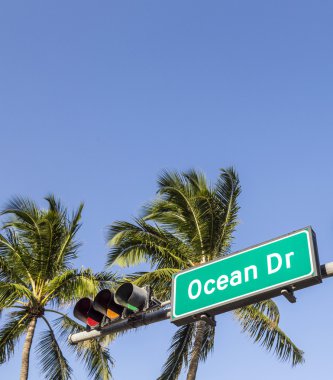 miami south Beach'de sokak sokak ünlü okyanus iz sürücü