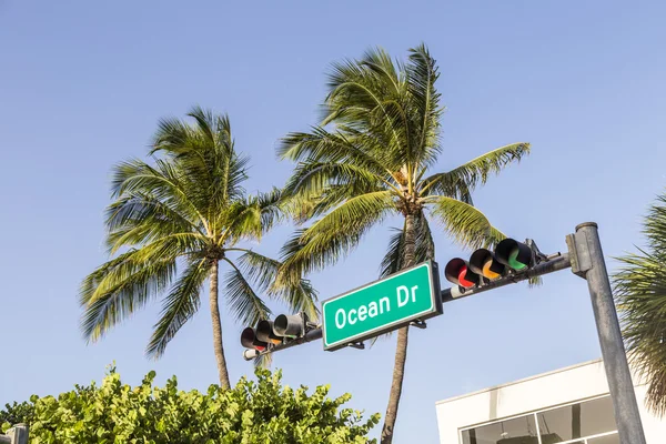 Segnale stradale della famosa strada Ocean Drive a Miami South Beach — Foto Stock