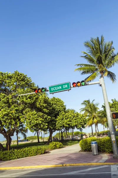 Segnale stradale della famosa strada Ocean Drive a Miami South Beach — Foto Stock