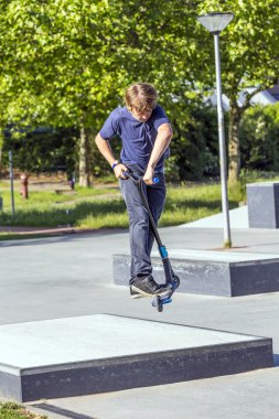 çocuk eğlence onun itme sürme vardır