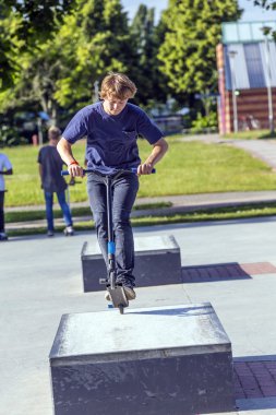 çocuk eğlence onun itme sürme vardır