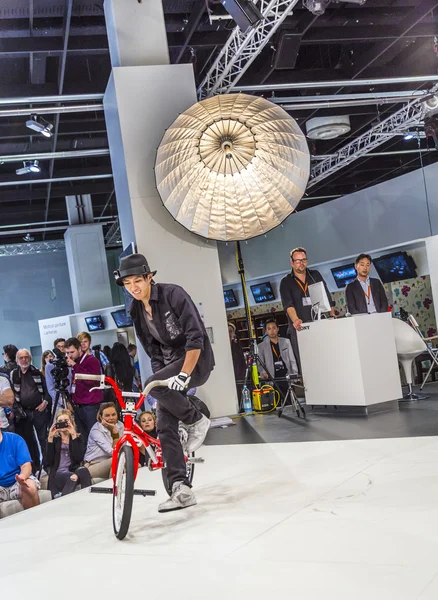 BMX world champion Takahiro Ikeda performs stunts at  Photokina — Stock Photo, Image