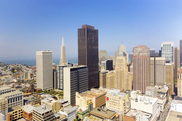 Uitzicht vanaf het dak aan de stad van san francisco — Stockfoto