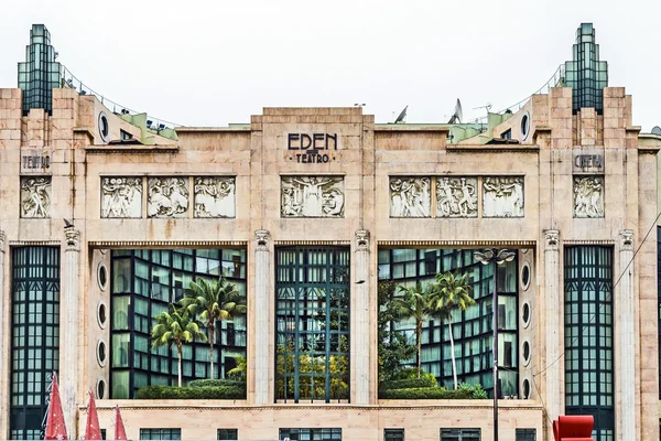 Фасад театра Эдем в Лиссабоне — стоковое фото