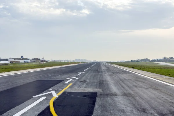 Airport runway — Stock Photo, Image