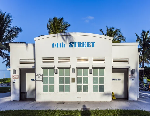 Historic public restroom in art deco style at ocean drive — Stock Photo, Image