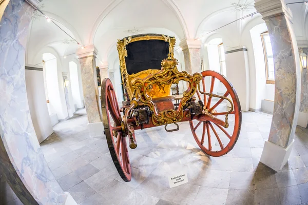 Golden carriage for parades — Stock Photo, Image