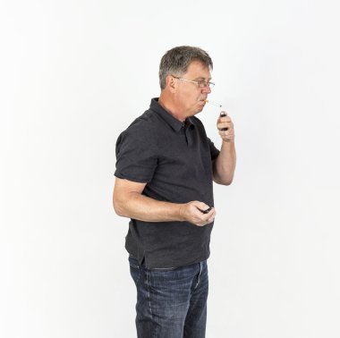dost gülümseyen adam 