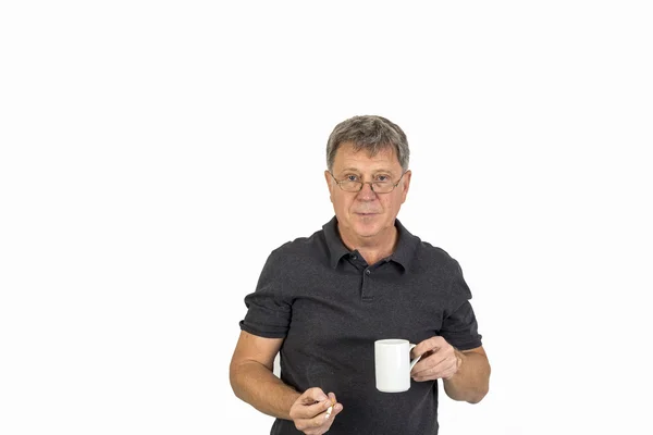 Man smoking and drinking coffee — Stock Photo, Image