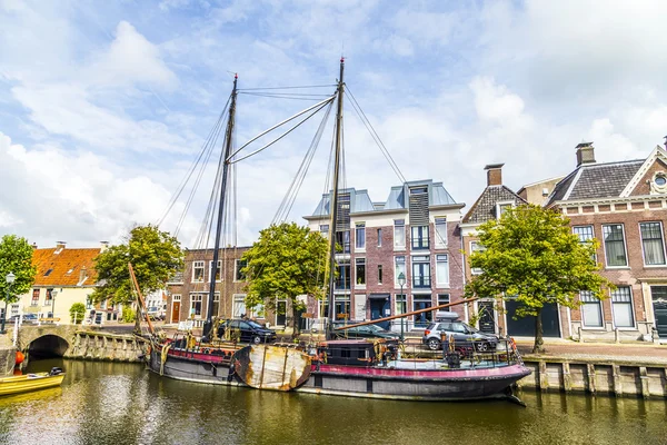 Boats in a canal in Harlingen — Stock Photo, Image