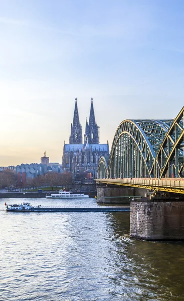 Cattedrale di Colonia e skyline, Germania — Foto Stock