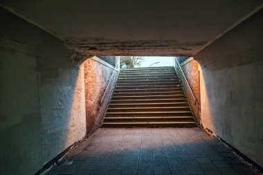 metroya istasyonunda alt düzey  