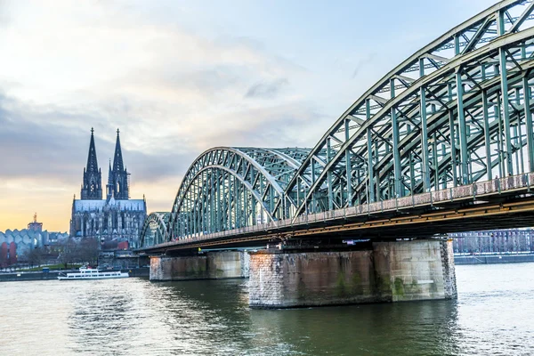 Köln Katedrali ve manzarası, Almanya — Stok fotoğraf