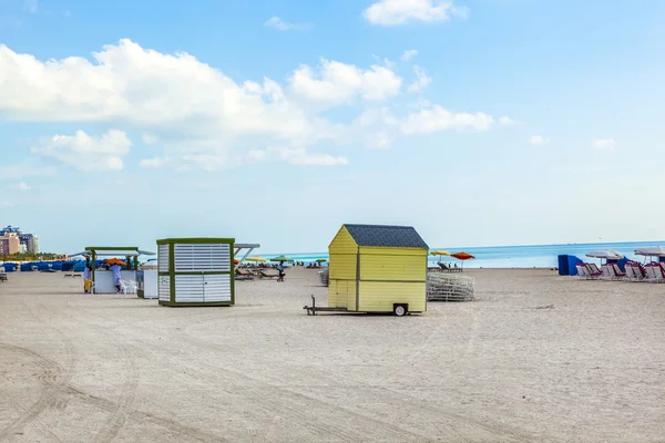 Beachlife op het witte strand in Zuid-miami — Stockfoto