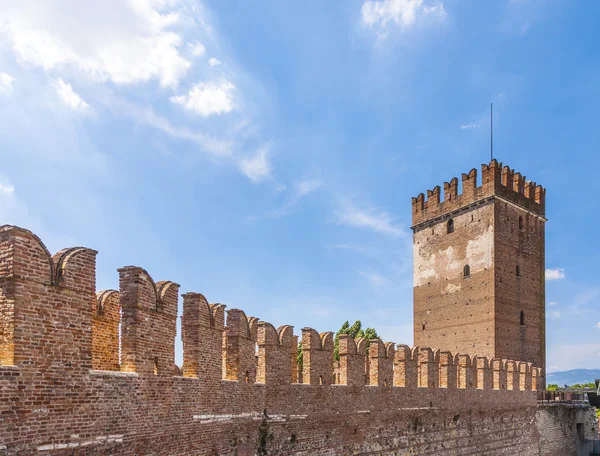 Vecchio ponte a Verona sul fiume Adige - Castelvecchio — Foto Stock