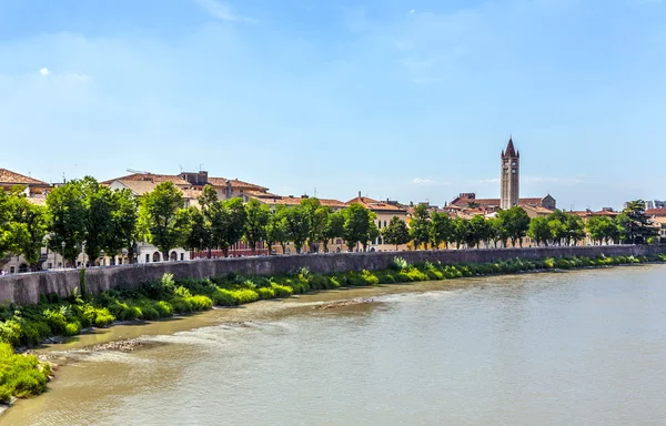 Visa Verona med floden adige — Stockfoto