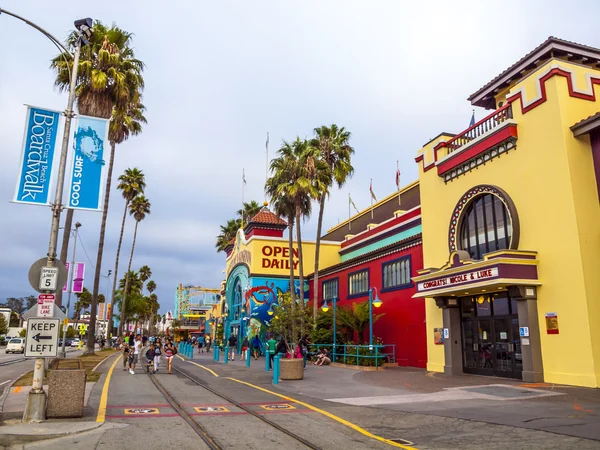 Boardwalk Santa Cruz insanlara — Stok fotoğraf