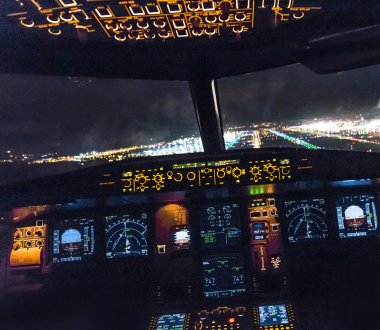 Havalimanı açılış ticari jet uçaklarının kokpit görünümü