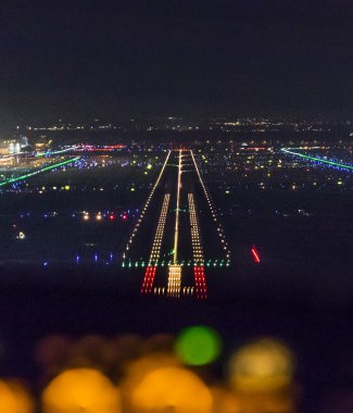Havalimanı açılış ticari jet uçaklarının kokpit görünümü