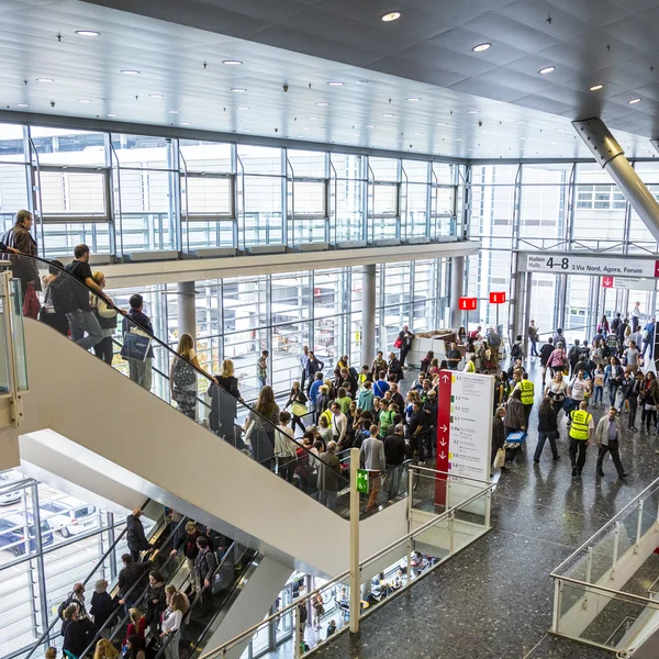 Public day for Frankfurt Book fair, visitors inside the hall — Stock Photo, Image