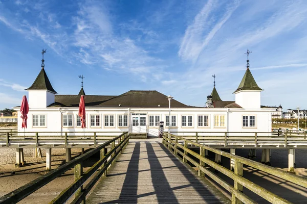 Pier and Beach of Ahlbeck at baltic Sea on Usedom Island — Stock Photo, Image