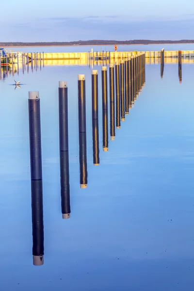 Coucher de soleil à Zinnowitz avec Réflexion sur l'eau du port — Photo