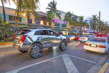 south Beach'te akşam arabalar, okyanus
