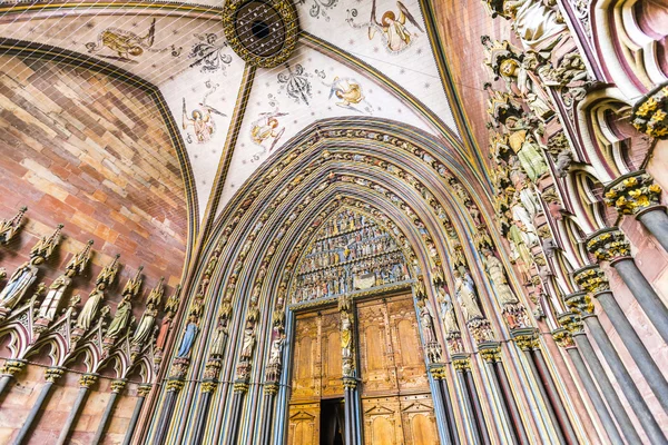 Entrance sculptures at the  minster in Freiburg — Stock Photo, Image