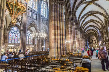 üzerinde strassbourg katedral kilise heykeller 