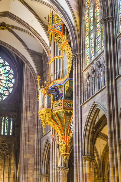 Орган в Страсбургском соборе — стоковое фото