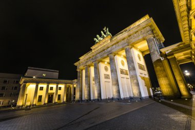 Berlin Brandenburg Kapısı (brandenburger tor)  