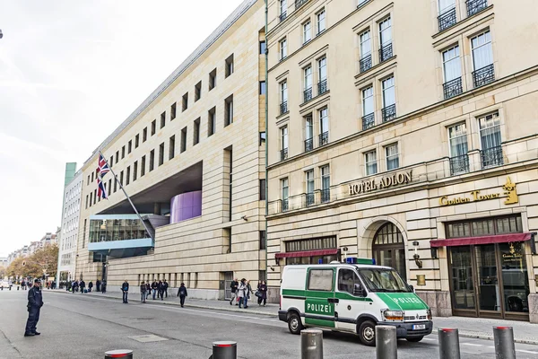 Berlijn - de legendarische Hotel Adlon — Stockfoto