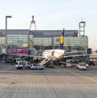 Lufthansa uçak Terminal 1 yatılı için hazır
