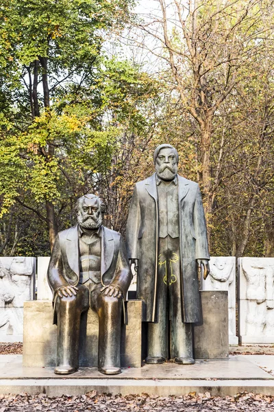 Marx-Engels-Monumento na Alemanha Berlim — Fotografia de Stock