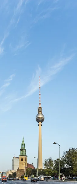 The Fernsehturm (TV Tower) em Berlim, Alemanha — Fotografia de Stock