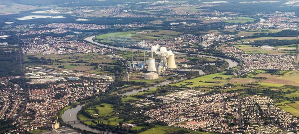 Antenn av Grosskrotzenburg driver posterar, floden Main, Tyskland, H — Stockfoto