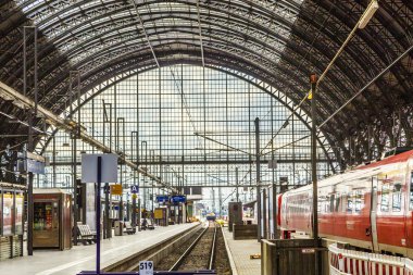 frankfurt Merkez İstasyonu'nun içinde