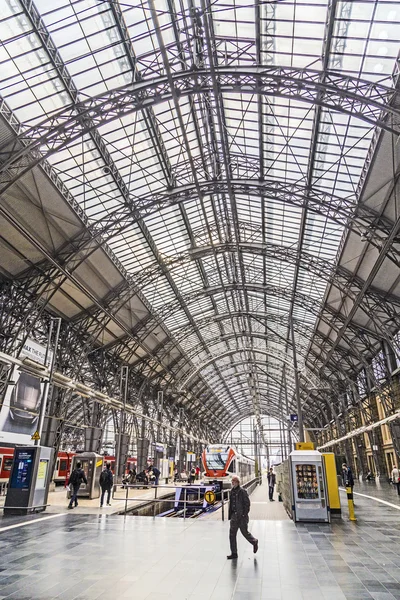 Dentro da estação central de Frankfurt — Fotografia de Stock